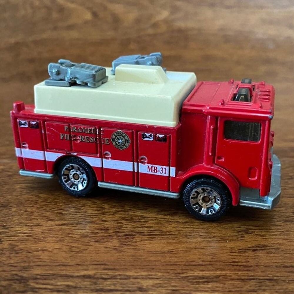 MATCHBOX 1991 Mack Auxiliary Power Truck MB-57 Red Diecast 1:84